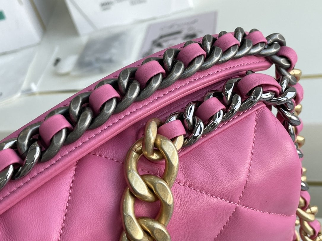 19 FLAP BAG 26 PINK LAMBSKIN