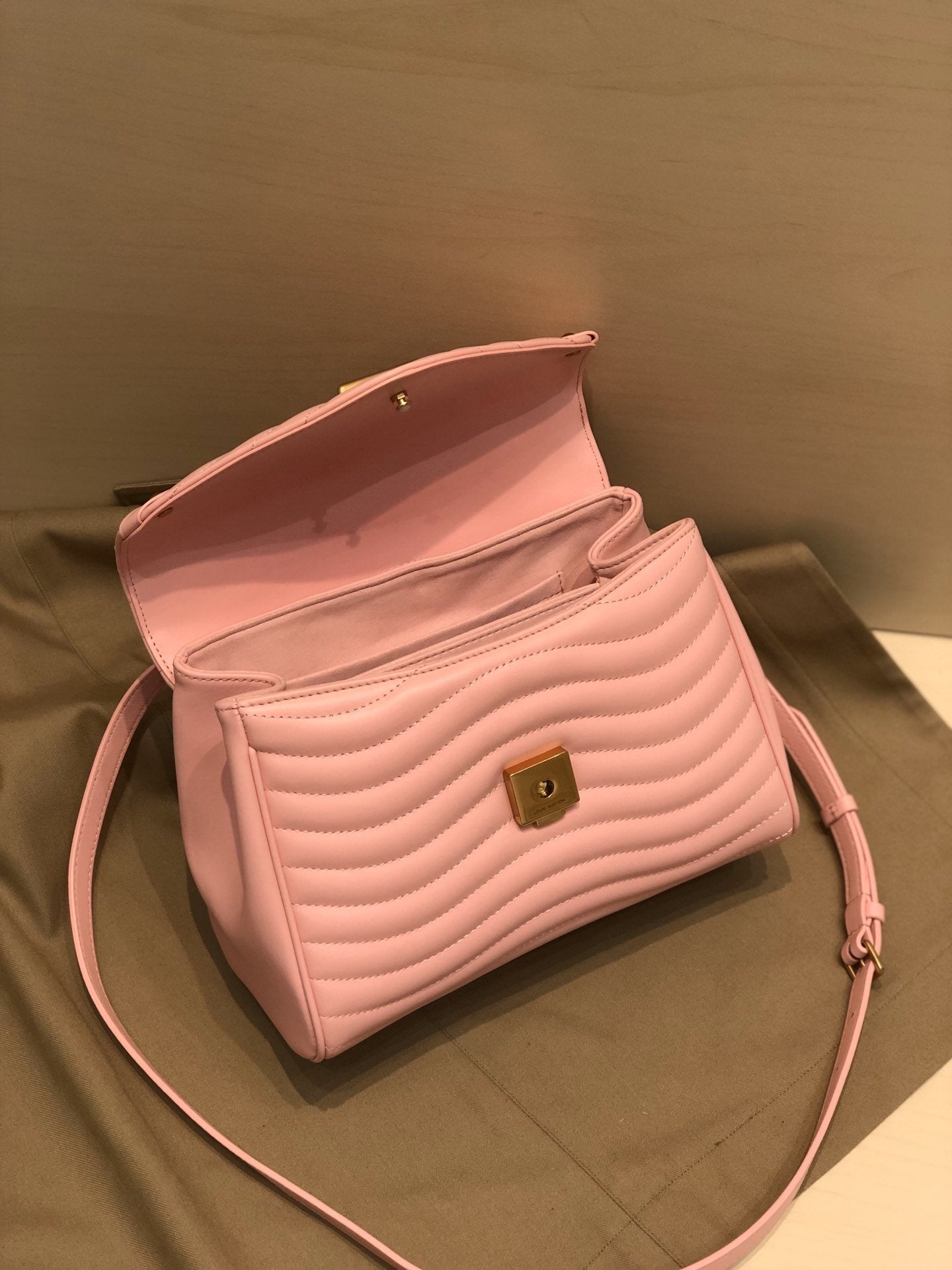 LV NEW WAVE TOP HANDLE 26CM PINK CALFSKIN