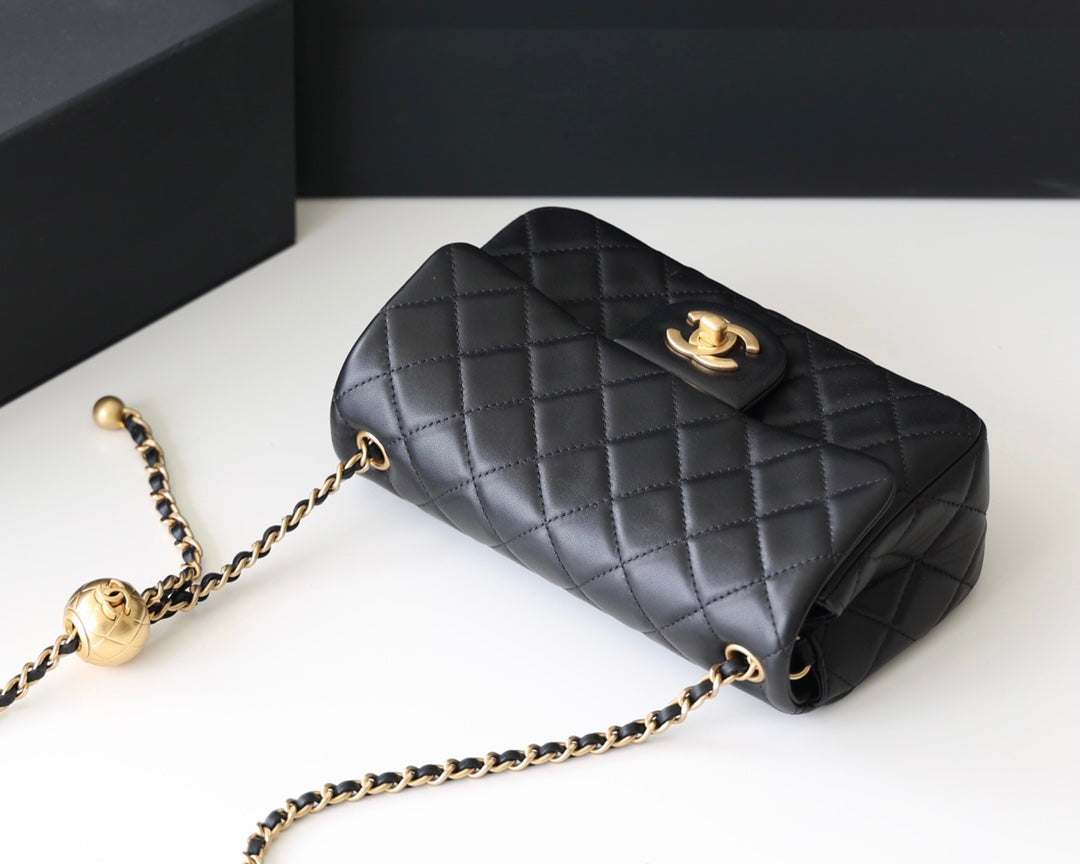 FLAP BAG 20CM GOLD HARDWARE BLACK LAMBSKIN