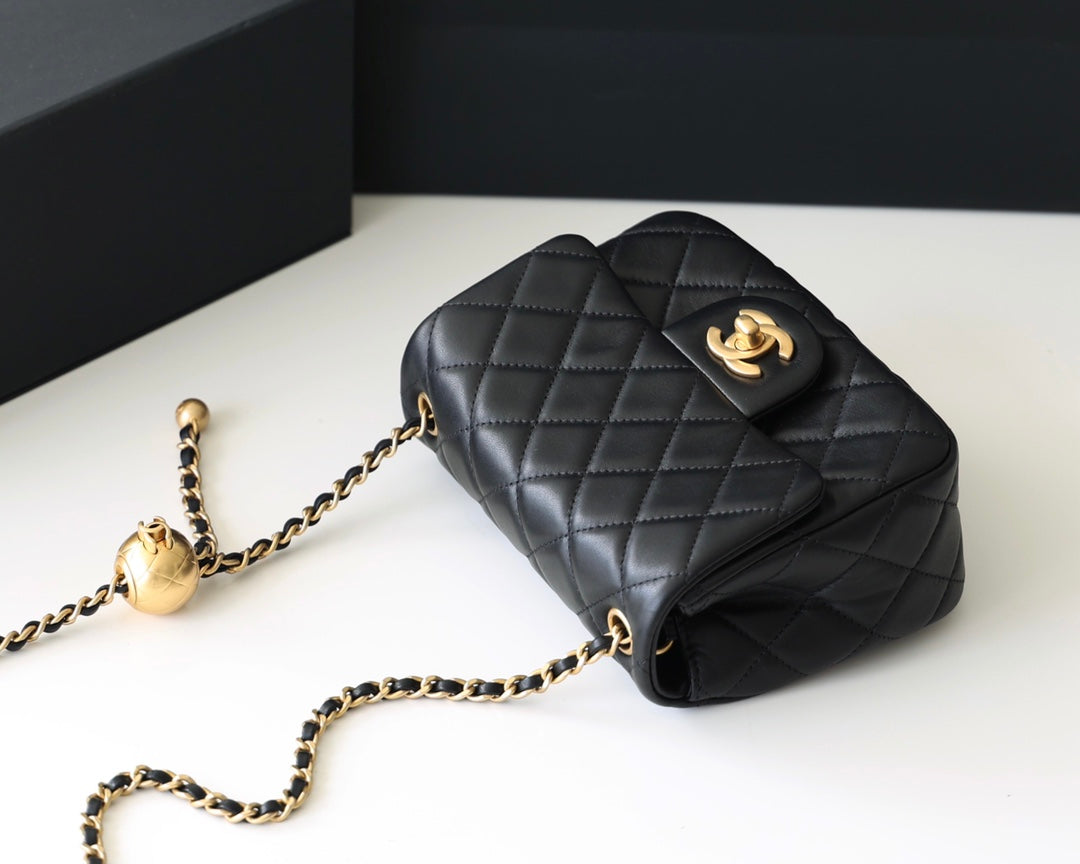 FLAP BAG 17CM GOLD HARDWARE BLACK LAMBSKIN