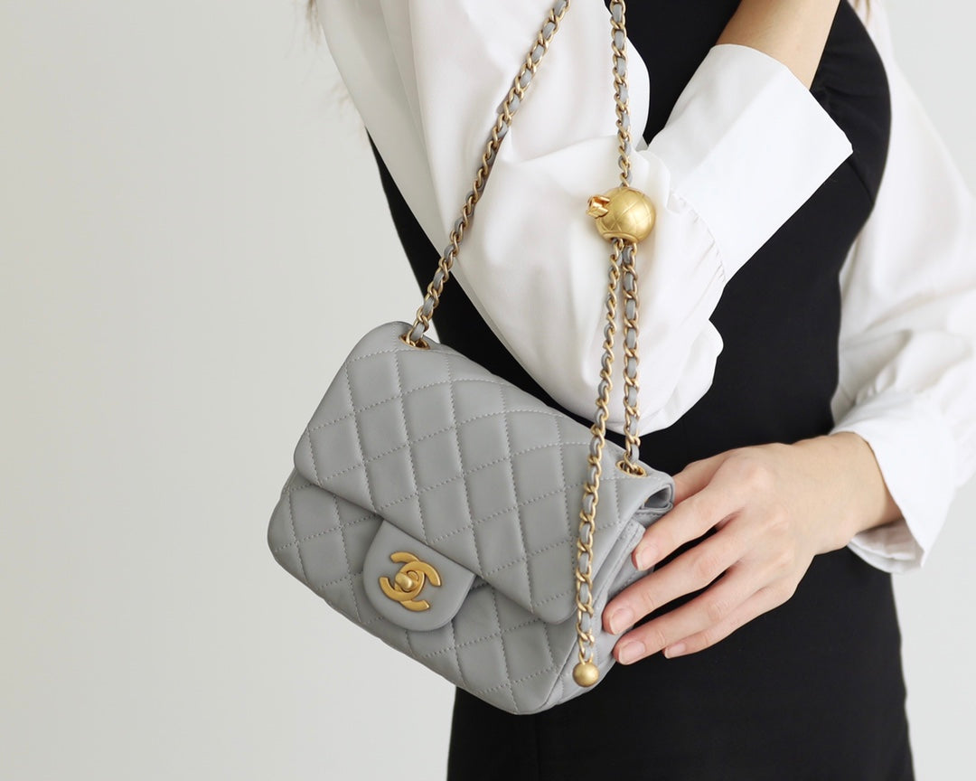 FLAP BAG 17CM GREY LAMBSKIN GOLD HARDWARE