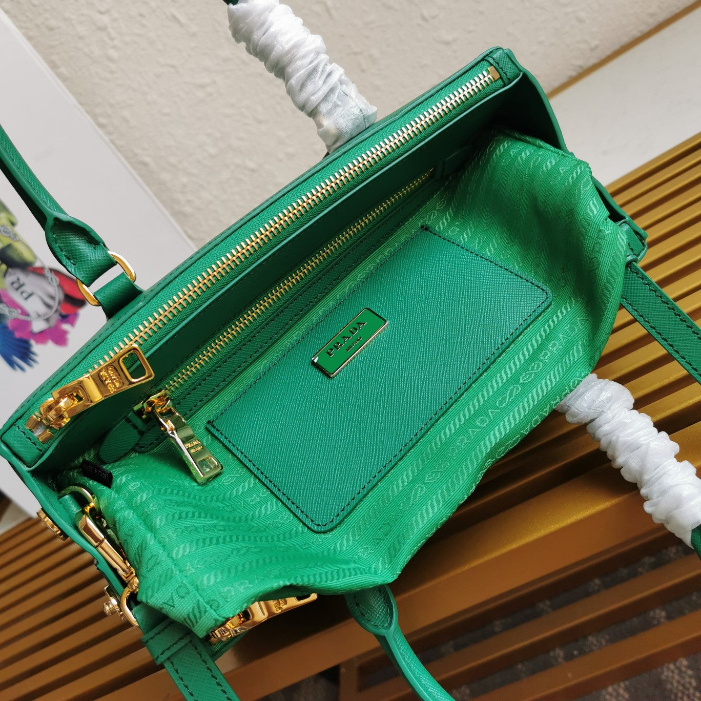 MEDIUM GALLERIA 28 GREEN SAFFIANO LEATHER