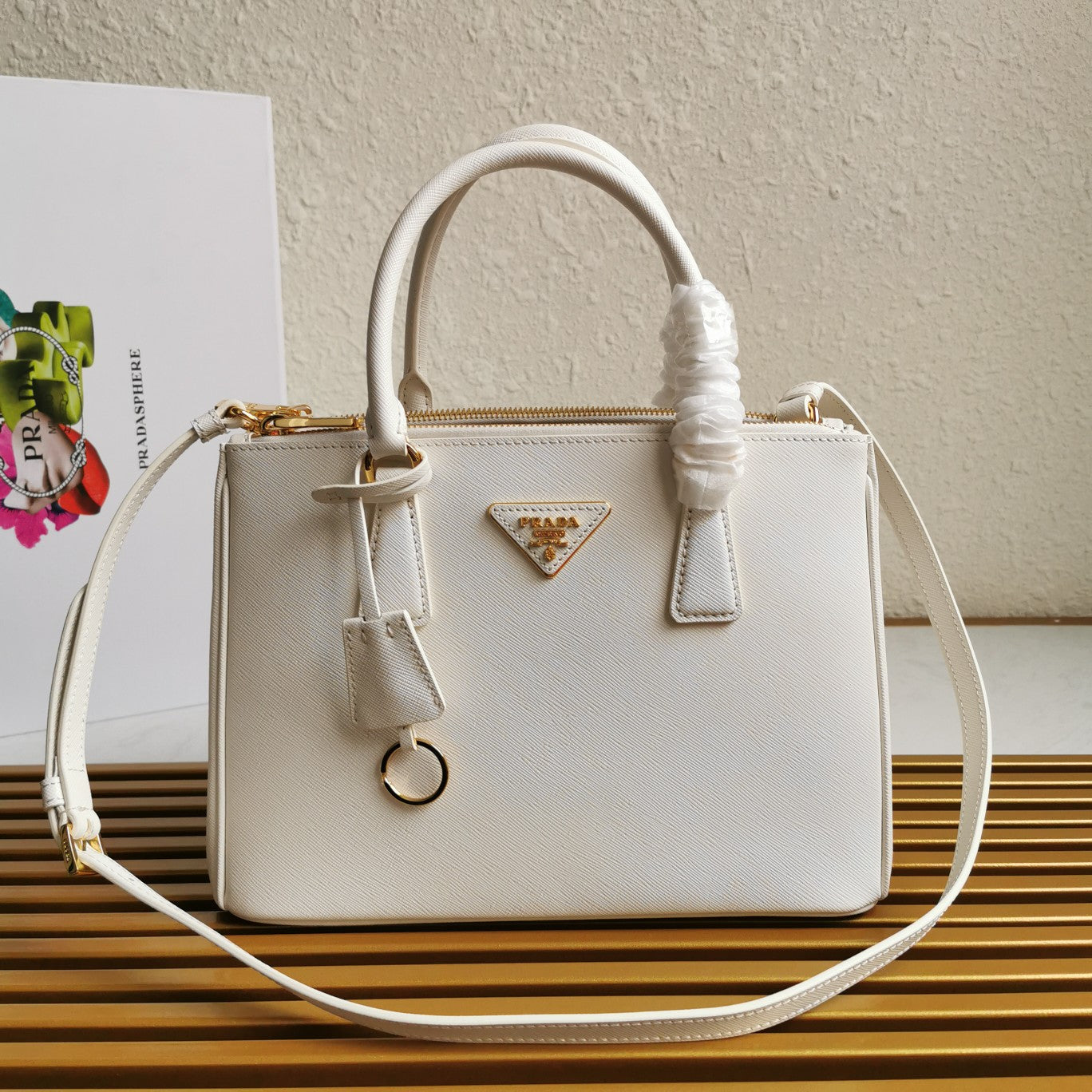 MEDIUM GALLERIA 28 WHITE SAFFIANO LEATHER