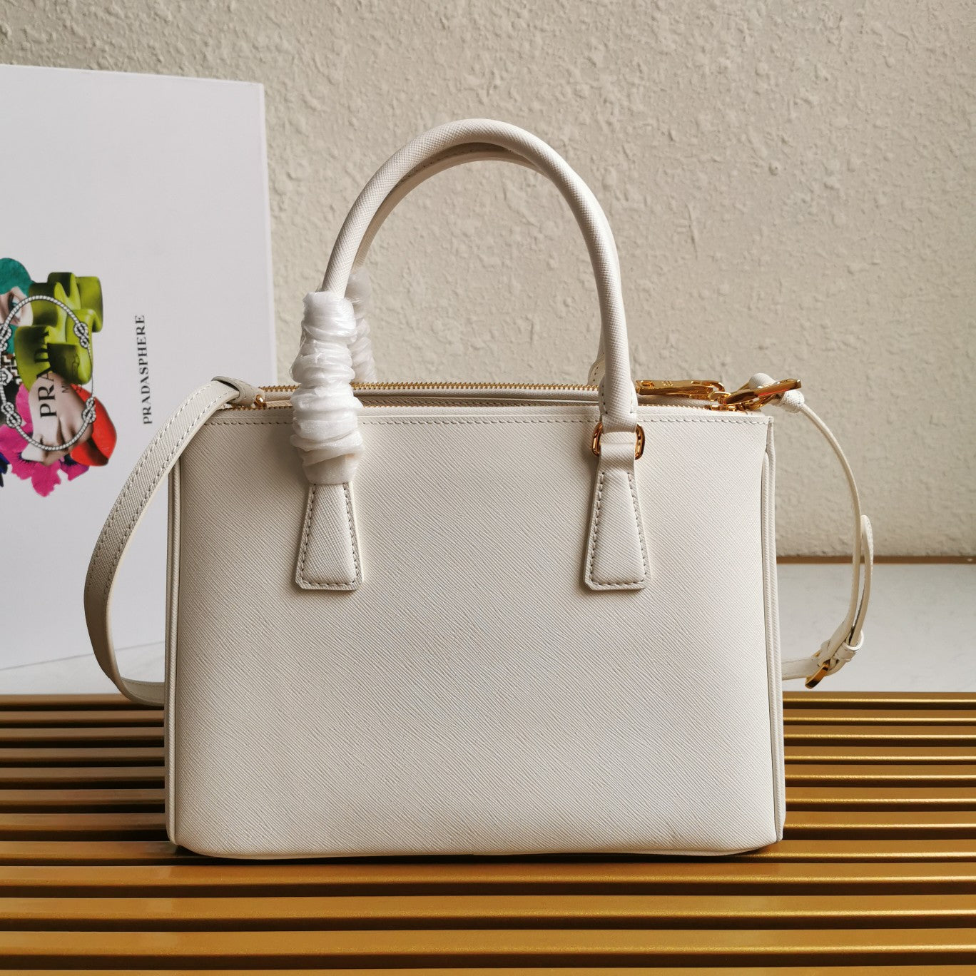 MEDIUM GALLERIA 28 WHITE SAFFIANO LEATHER