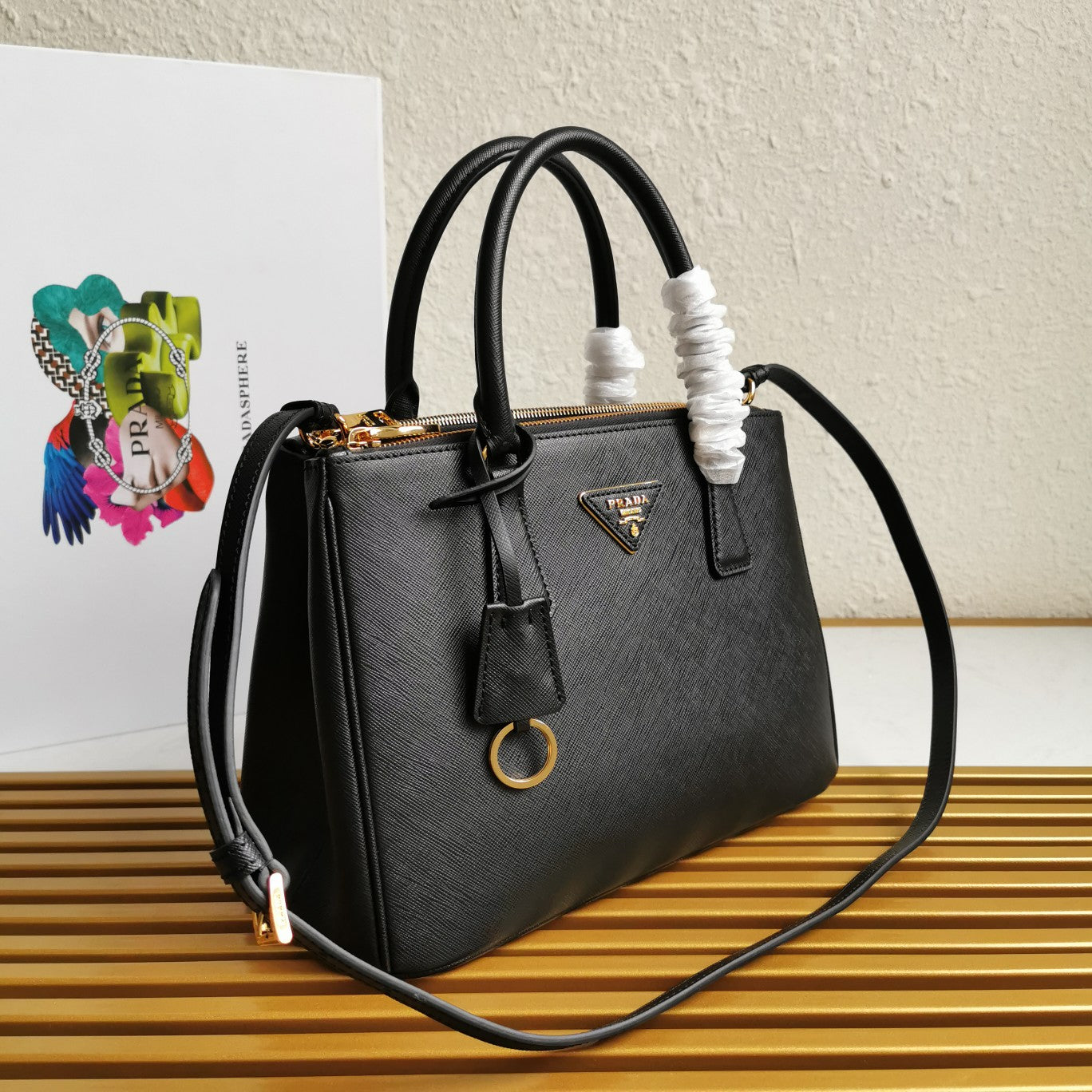 MEDIUM GALLERIA 28 BLACK SAFFIANO LEATHER