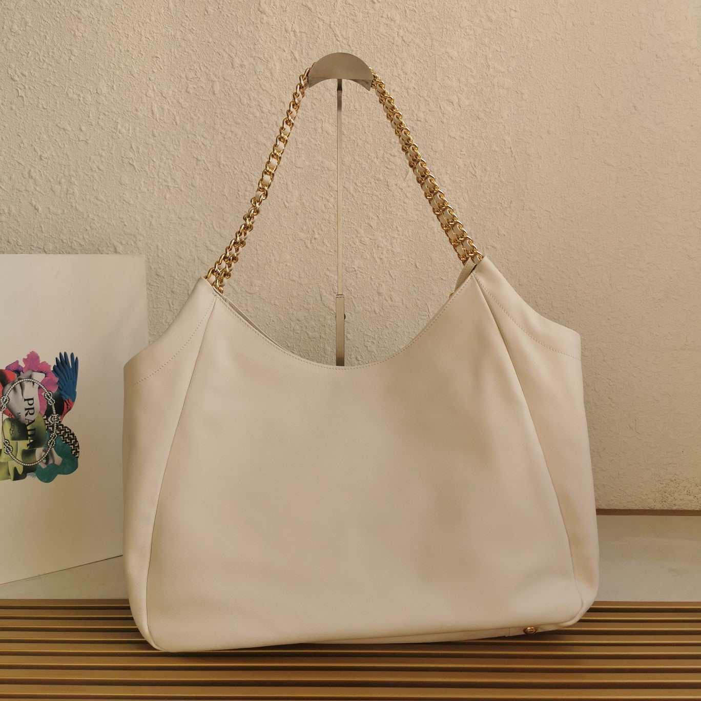 CHAIN TOTE 39 SOFT WHITE CALFSKIN