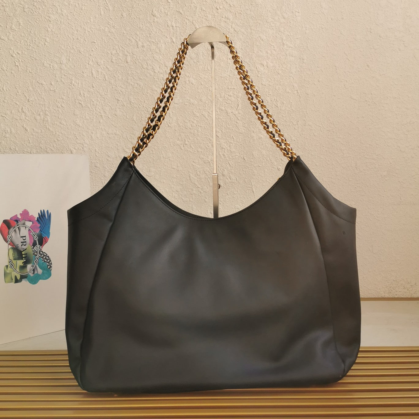 CHAIN TOTE 39 SOFT BLACK CALFSKIN