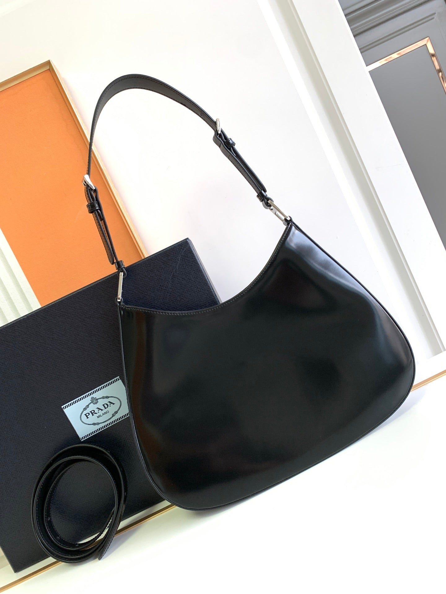 CLEO 30 BLACK BRUSHED LEATHER SHOULDER BAG