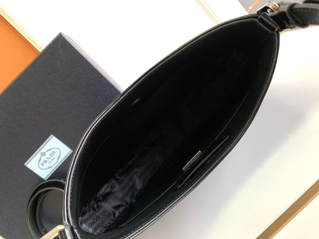 CLEO 30 BLACK BRUSHED LEATHER SHOULDER BAG