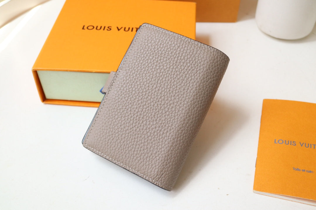 VERTICAL COMPACT WALLET GREY CAPUCINES