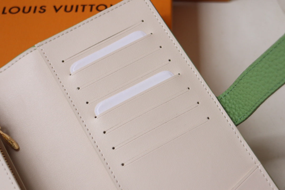 VERTICAL WALLET CAPUCINES GREEN