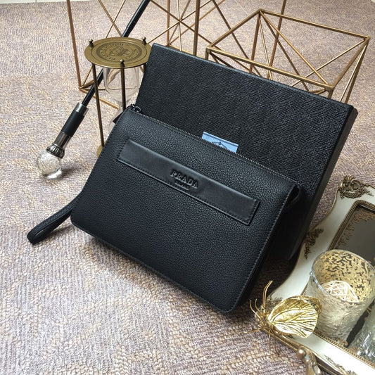 CLUTCH 26 IN BLACK DEERSKIN EMBOSSED LOGO