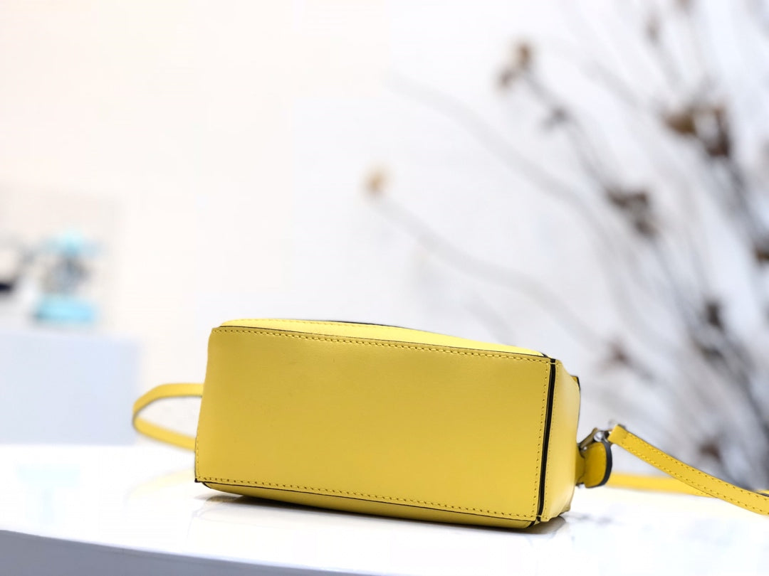 LOE MINI 18 PUZZLE BAG IN YELLOW CALFSKIN