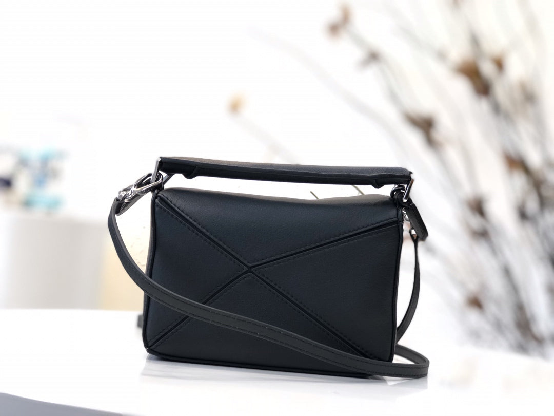 LOE MINI 18 PUZZLE BAG IN BLACK CALFSKIN