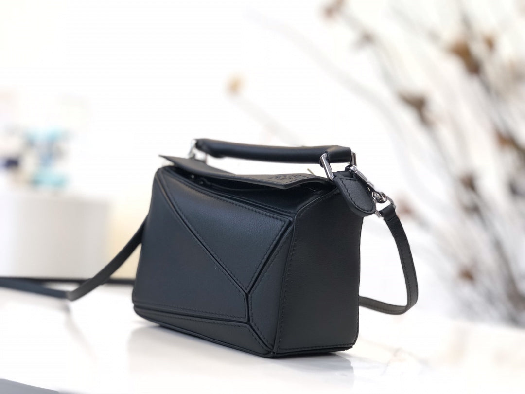 LOE MINI 18 PUZZLE BAG IN BLACK CALFSKIN