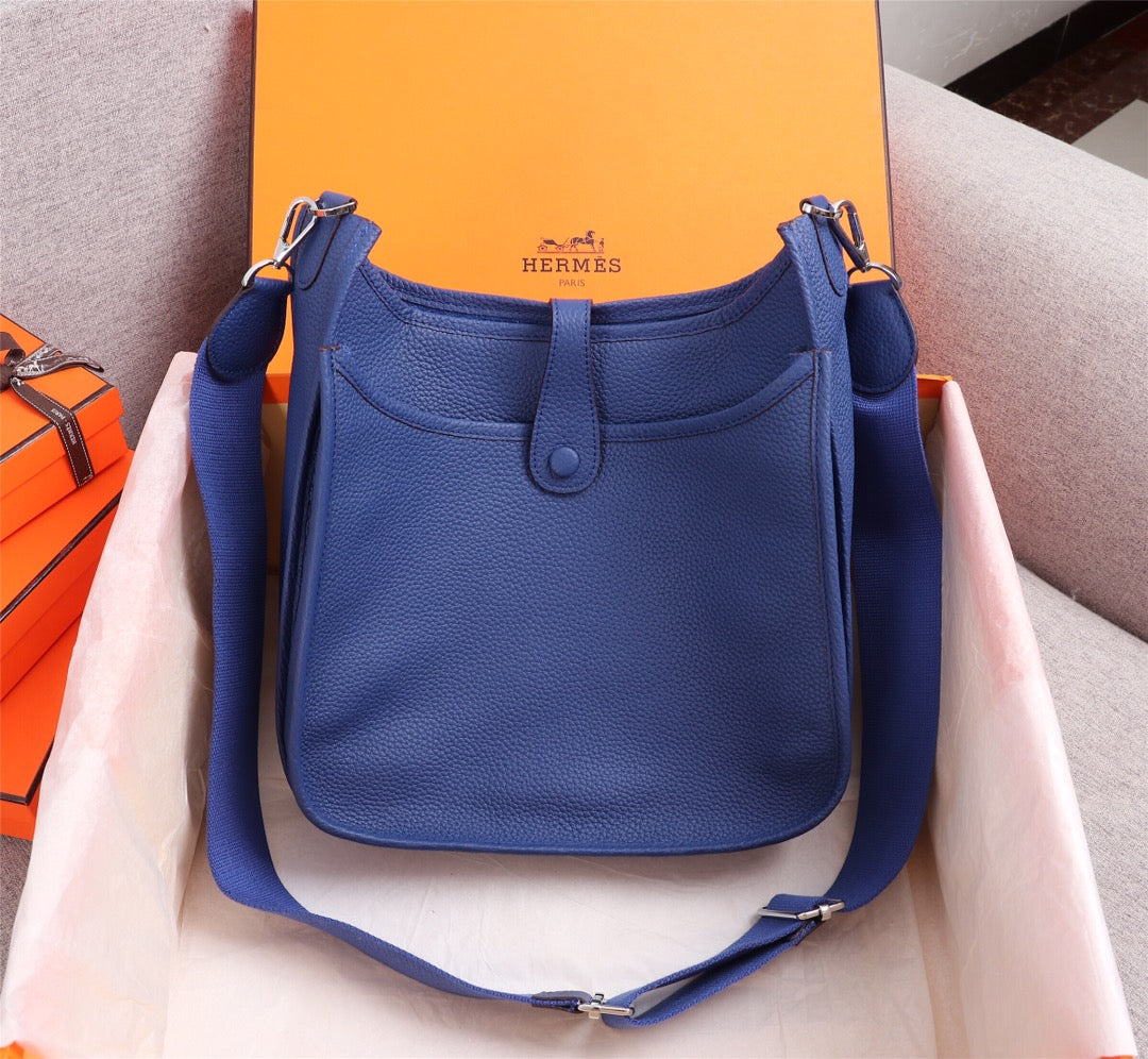 HM EVELYNE BAG 28 AZURE CALFSKIN