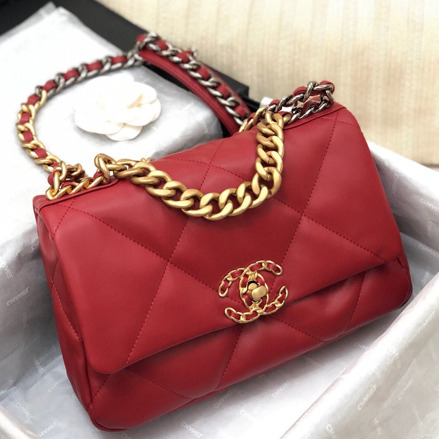 19 FLAP BAG 26 RED LAMBSKIN GOLD HARDWARE