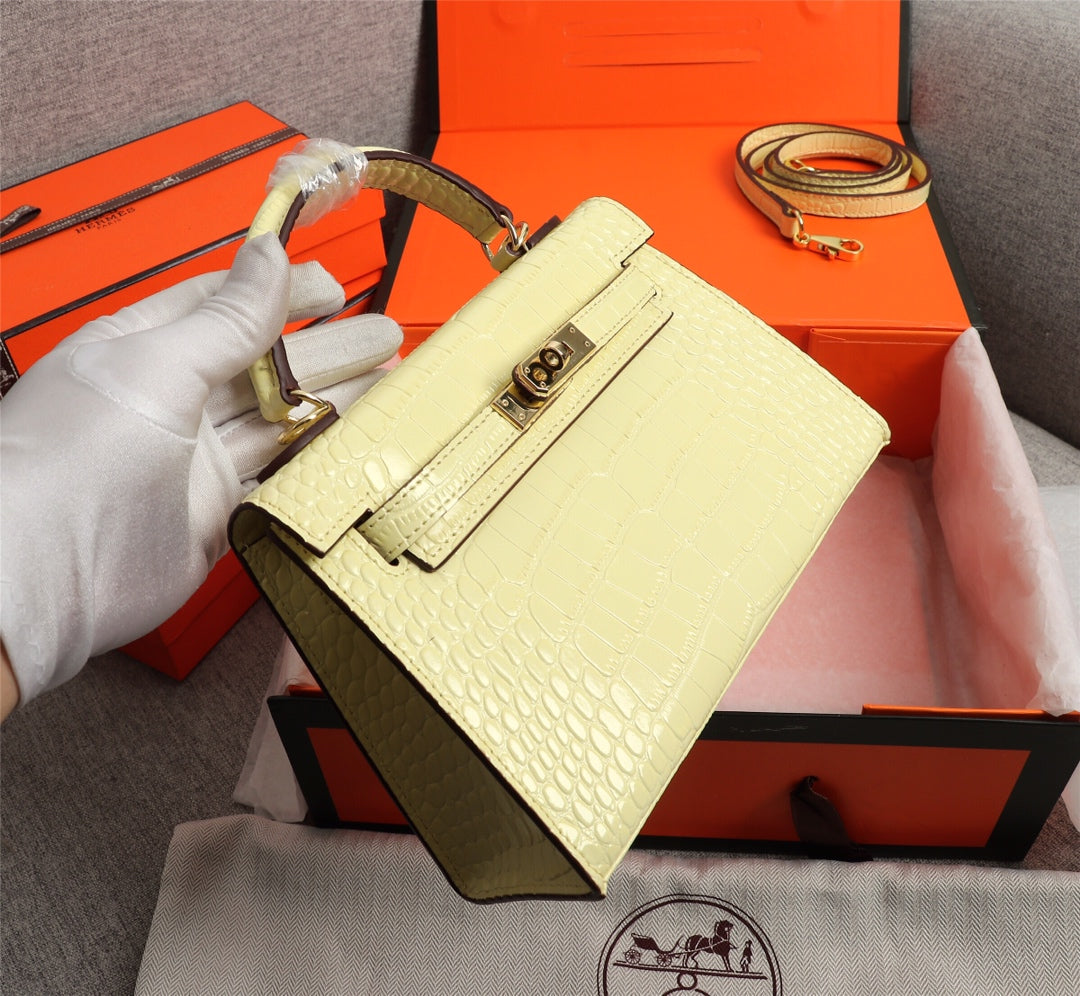 HM KELLY MINI 19 PASTEL YELLOW ALLIGATOR GOLD BUCKLE