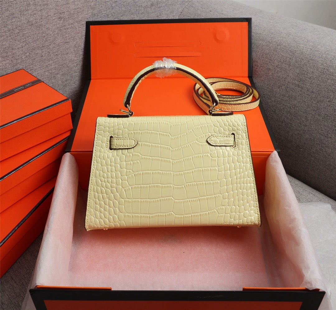 HM KELLY MINI 19 PASTEL YELLOW ALLIGATOR GOLD BUCKLE