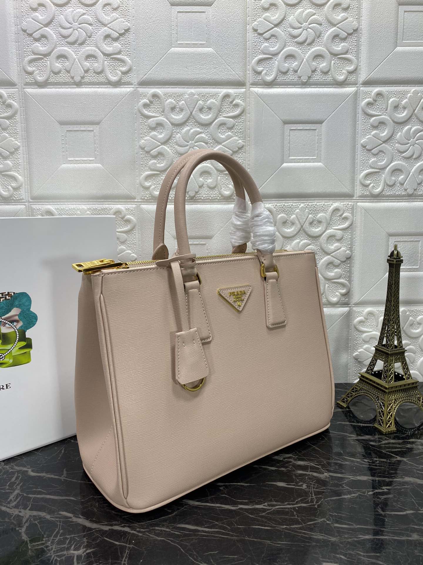 PRA GALLERIA 32 BAG IN BEIGE SAFFIANO LEATHER