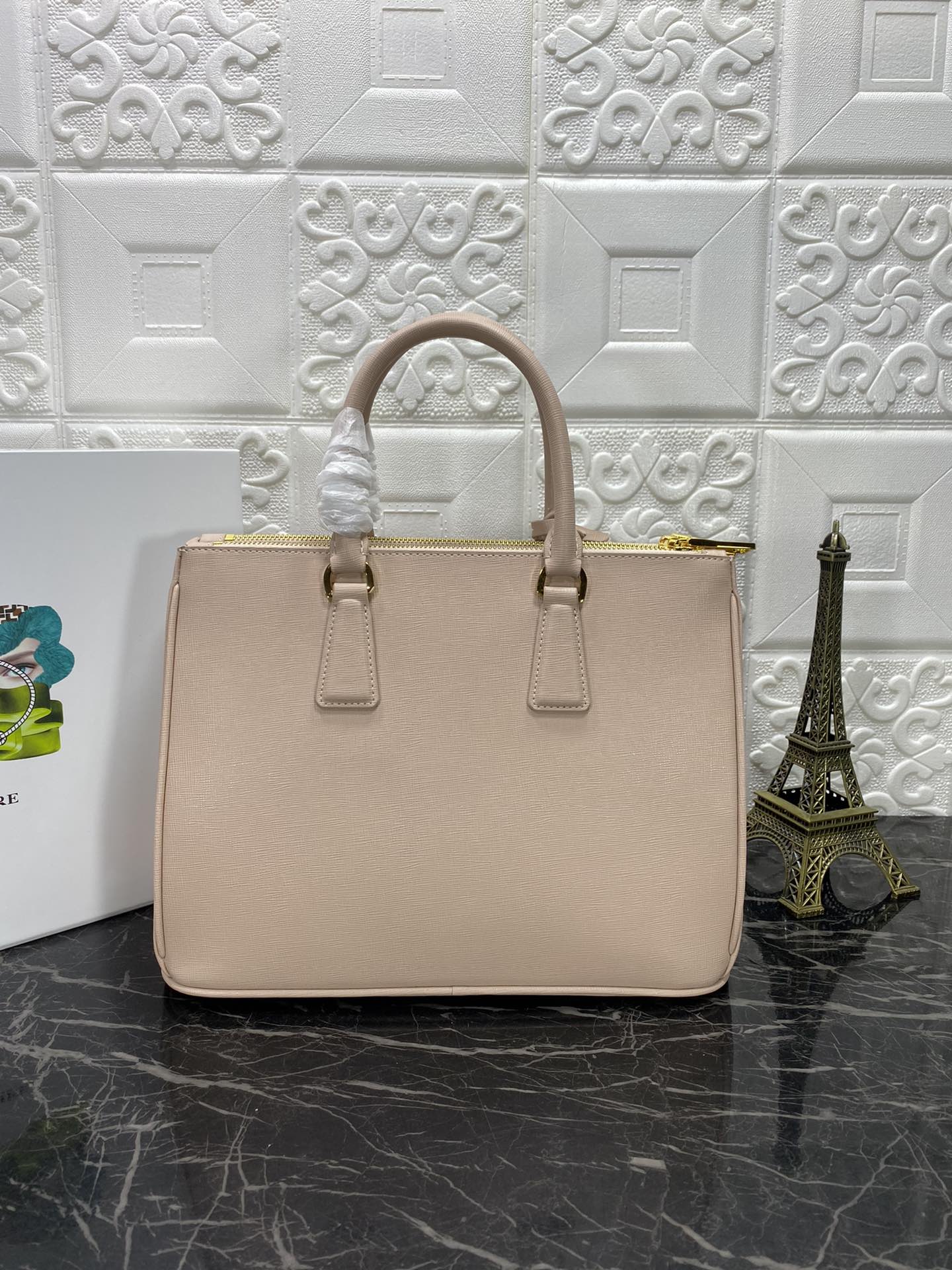 PRA GALLERIA 32 BAG IN BEIGE SAFFIANO LEATHER