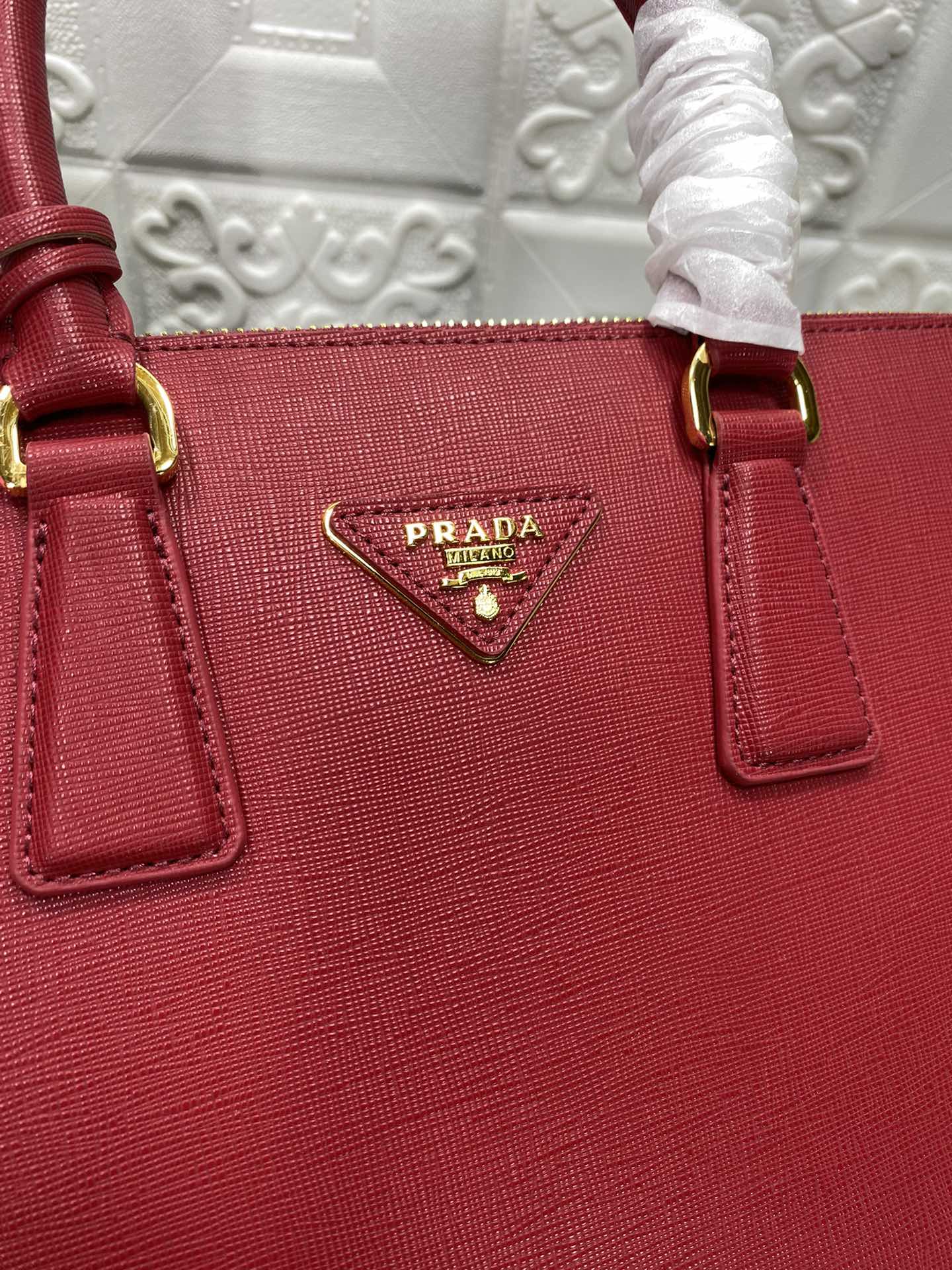 PRA GALLERIA 32 BAG IN CHERRY RED SAFFIANO LEATHER