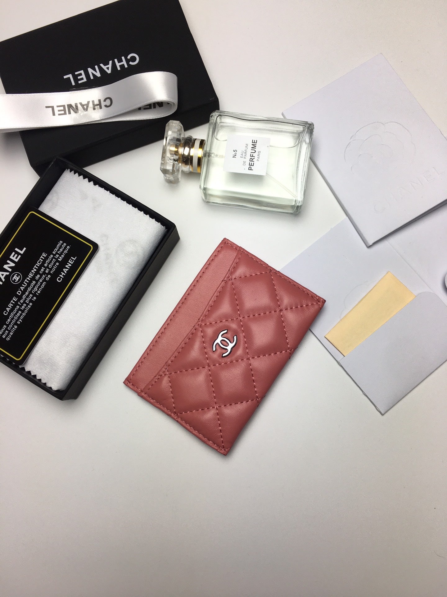 CC CARD HOLDER 11.2 CORAL CALFSKIN SILVER ICON