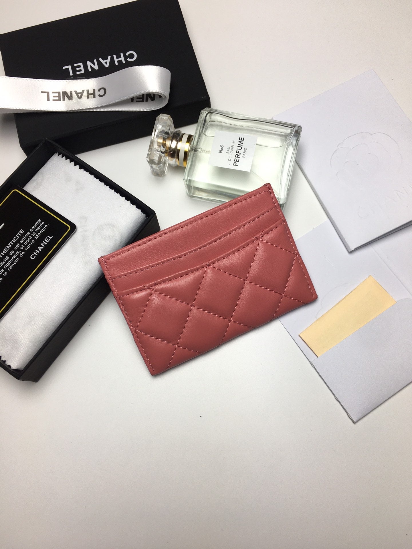 CC CARD HOLDER 11.2 CORAL CALFSKIN SILVER ICON