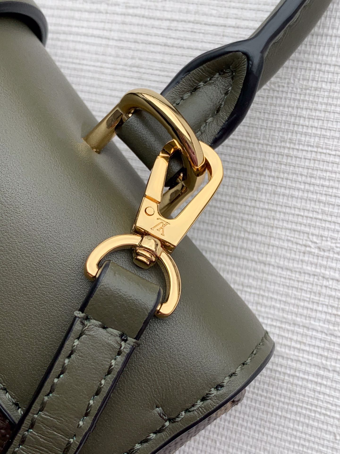 LOCKY BB 21 IN BROWN MONOGRAM CANVAS AND KHAKI GREEN CALFSKIN GOLD BUCKLE