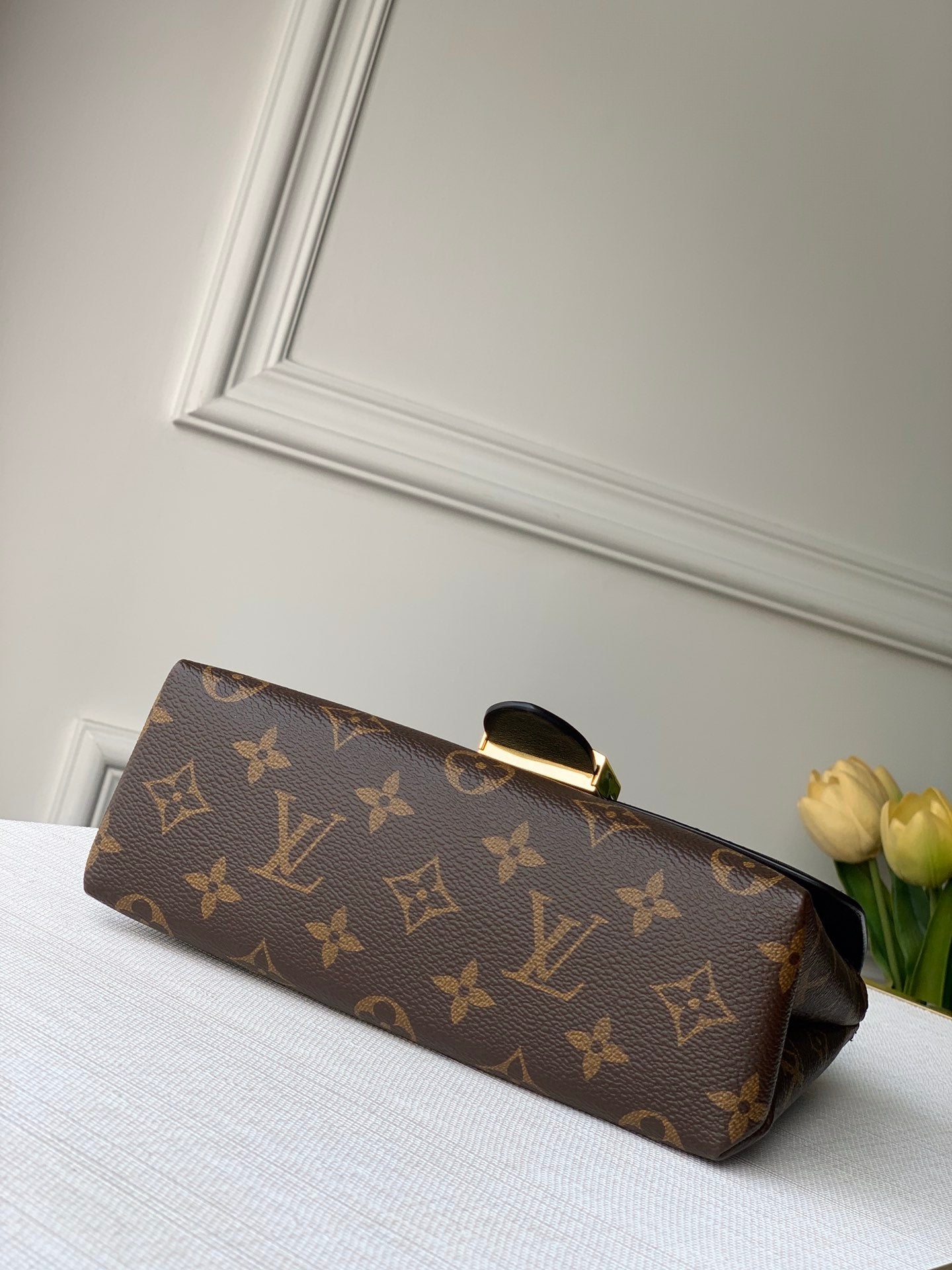 LOCKY BB 21 IN BROWN MONOGRAM CANVAS AND BLACK CALFSKIN GOLD BUCKLE