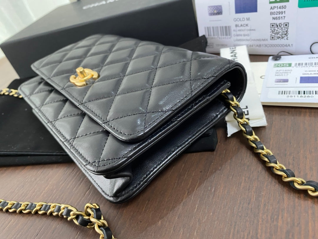 CLASSIC WOC 19CM BLACK LAMBSKIN GOLD HARDWARE