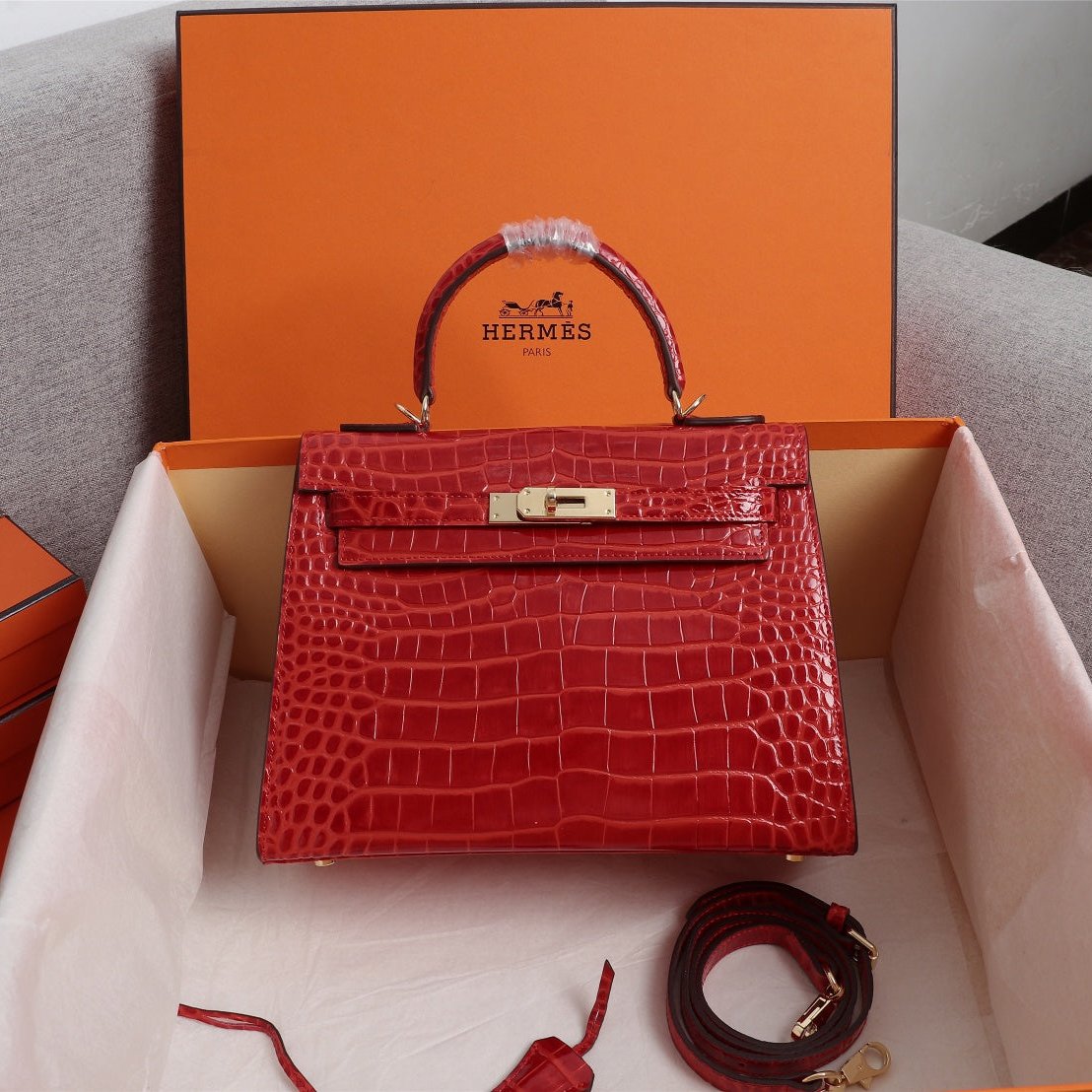 HM KELLY BAG 25 ALLIGATOR MOTIF RED CALFSKIN