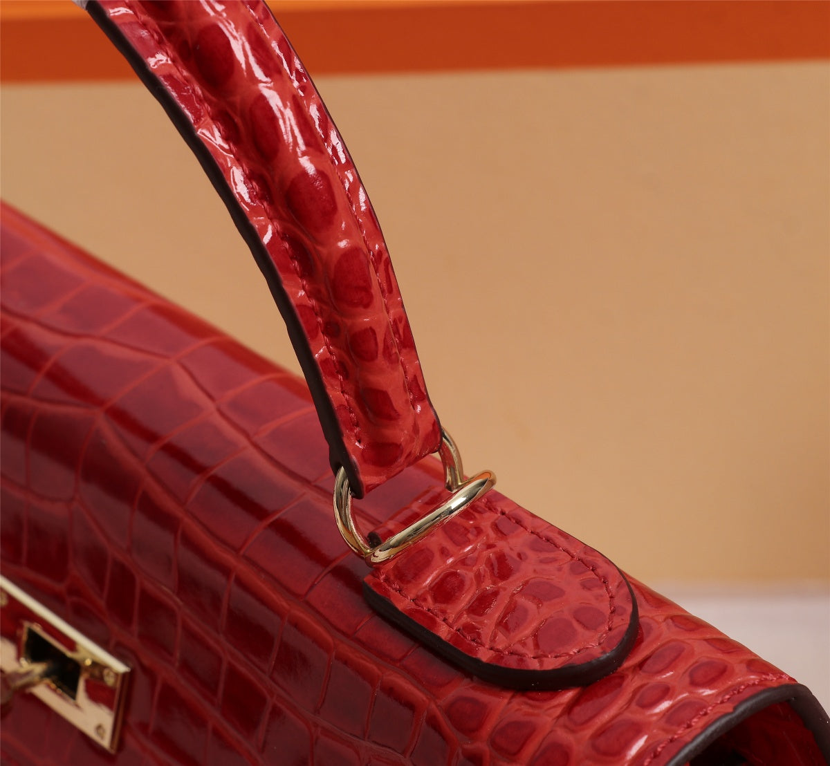 HM KELLY BAG 28 ALLIGATOR MOTIF RED CALFSKIN