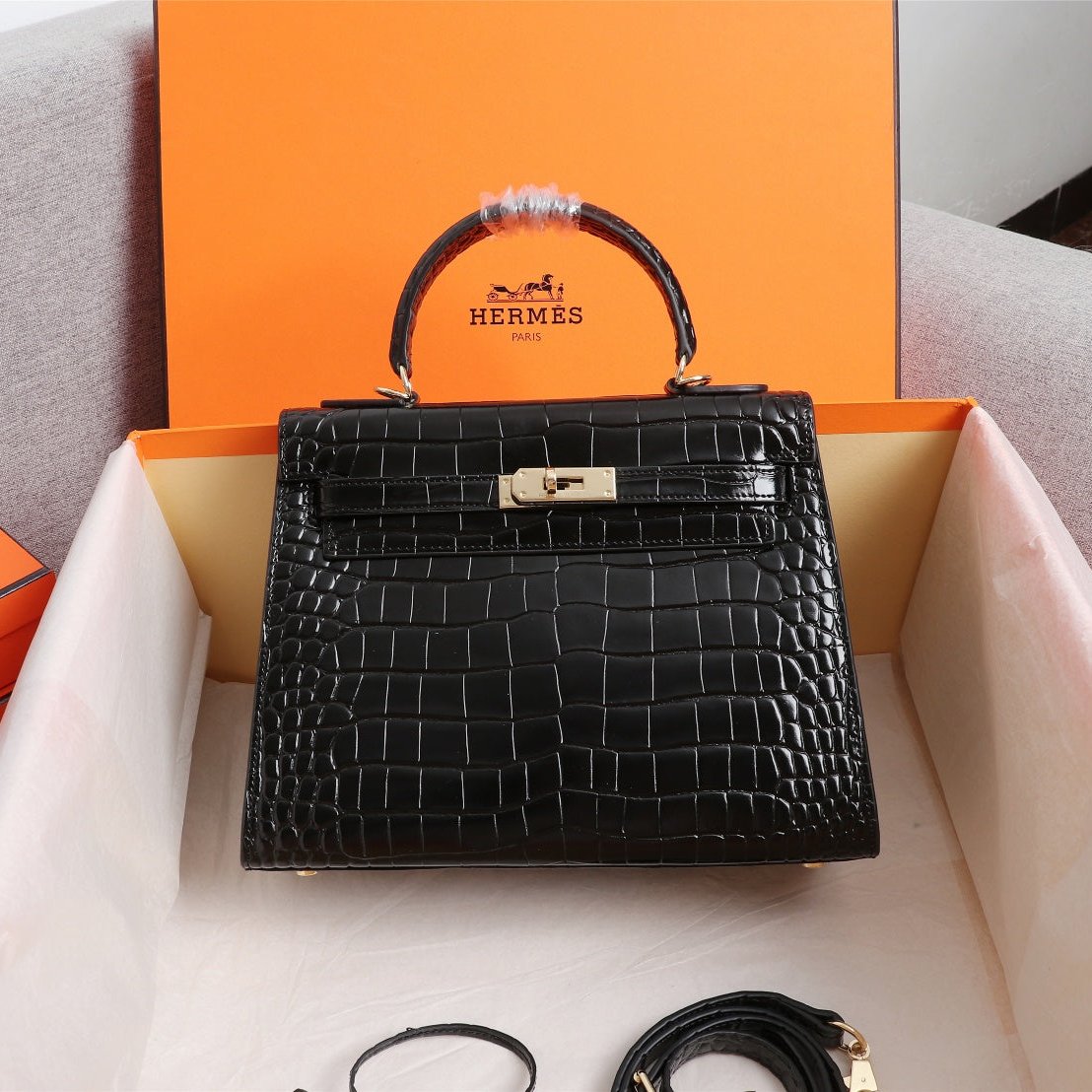 HM KELLY BAG 25 ALLIGATOR MOTIF BLACK CALFSKIN