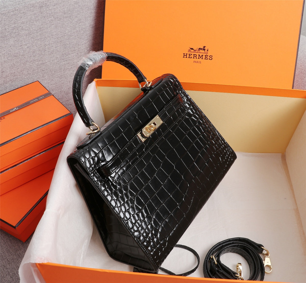 HM KELLY BAG 25 ALLIGATOR MOTIF BLACK CALFSKIN