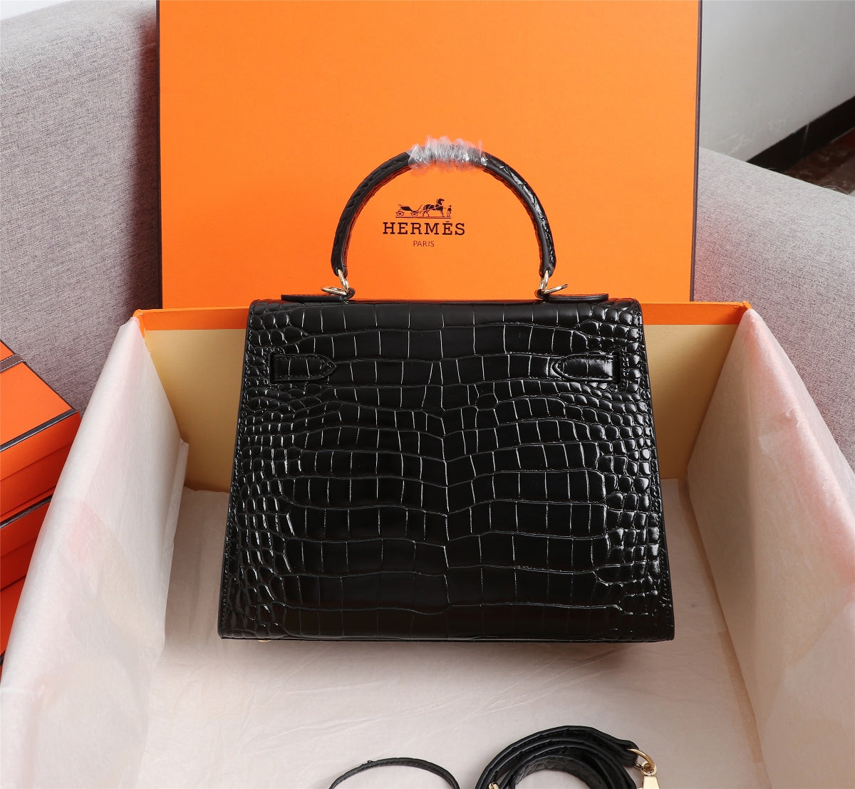 HM KELLY BAG 25 ALLIGATOR MOTIF BLACK CALFSKIN