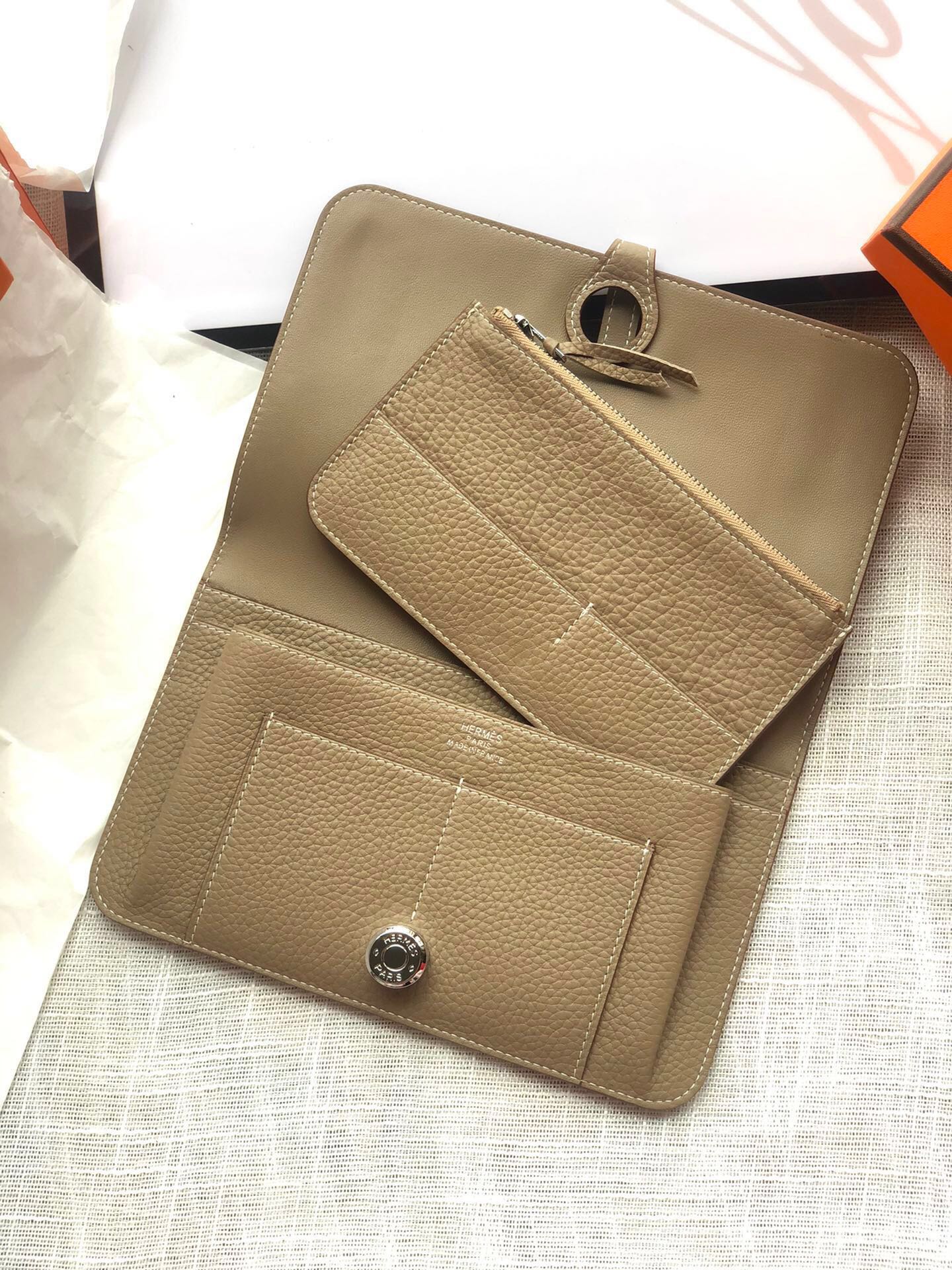 HM Dogon Wallet 20 KHAKI Togo Shw