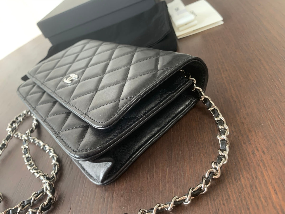 CC MINI 19 CLASSIC WALLET WITH STRAP IN BLACK LAMBSKIN WITH SILVER HARDWARE