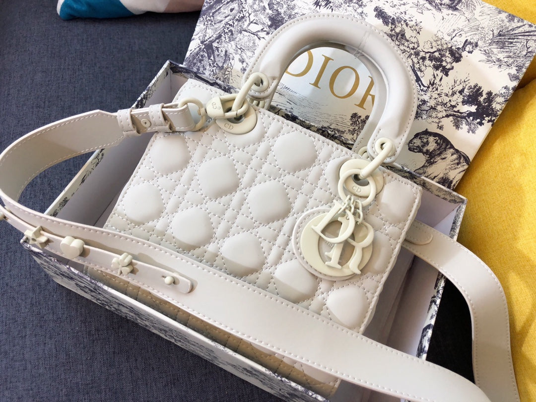 MEDIUM LADY 20 BAG IN WHITE CALFSKIN