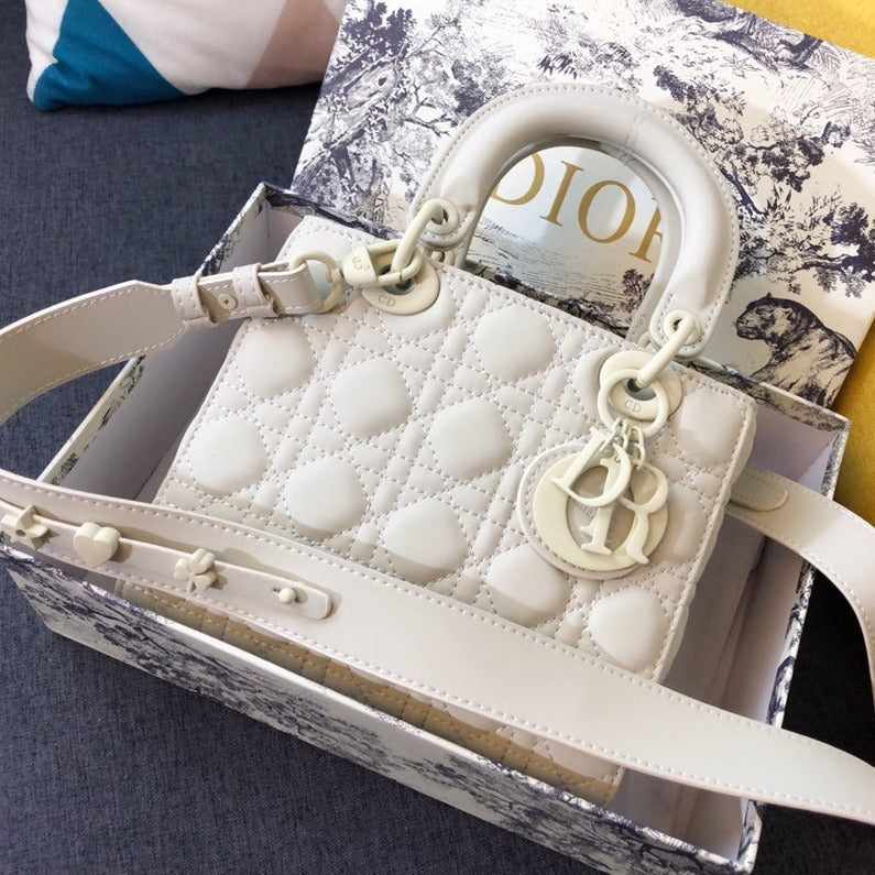 MEDIUM LADY 20 BAG IN WHITE CALFSKIN