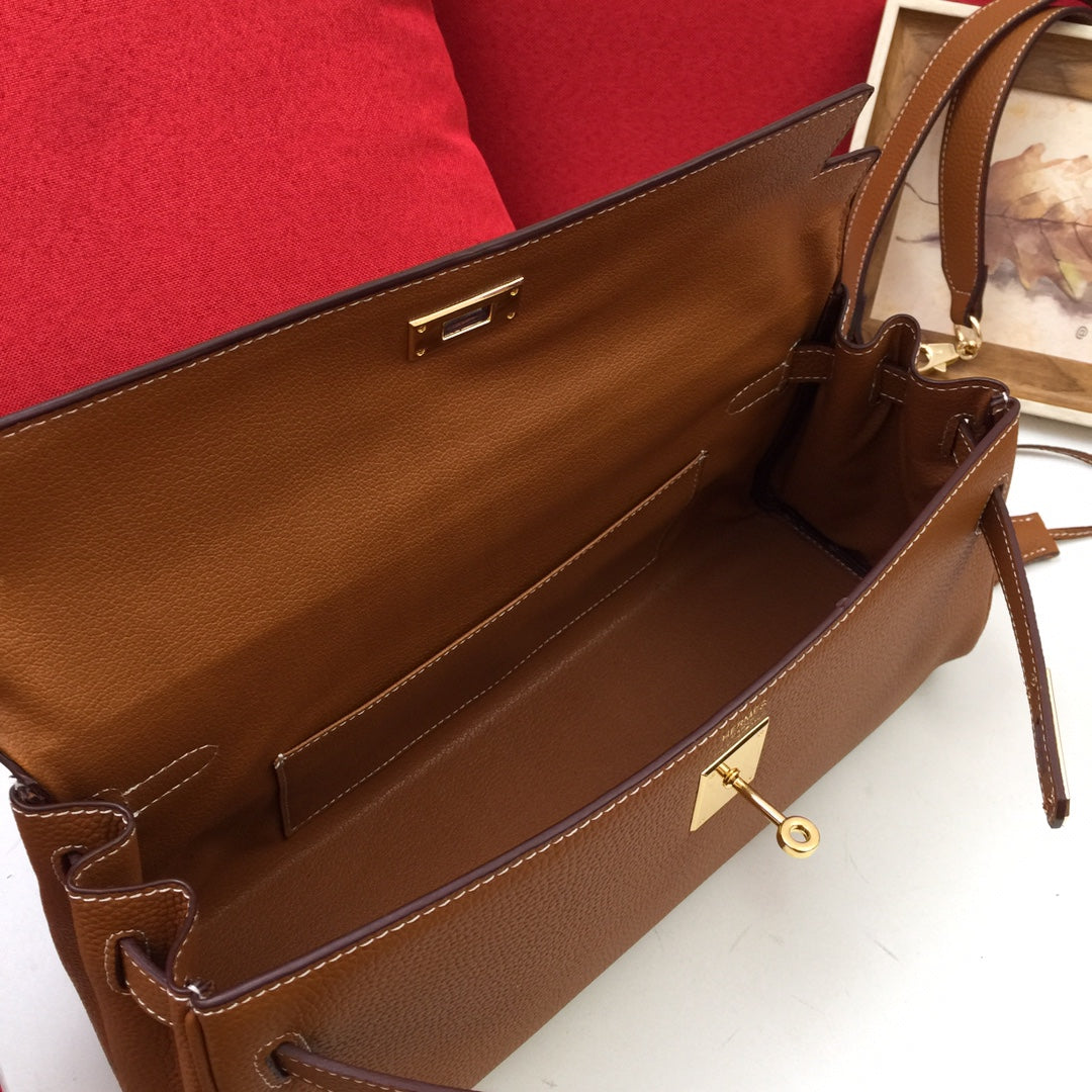 HM SHOULDER BAG 42 BROWN CALFSKIN GOLD BUCKLE