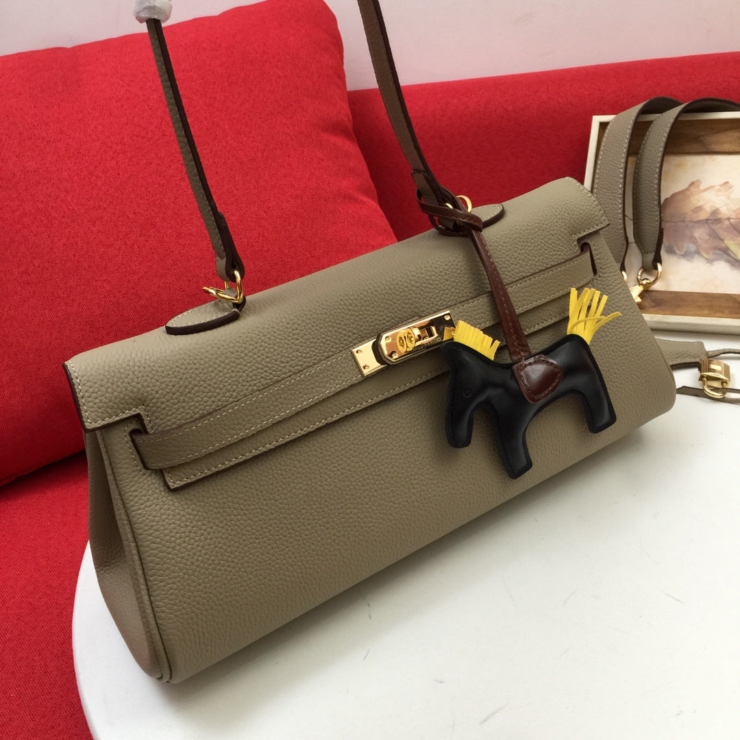 HM SHOULDER BAG 42 SAND CALFSKIN GOLD BUCKLE