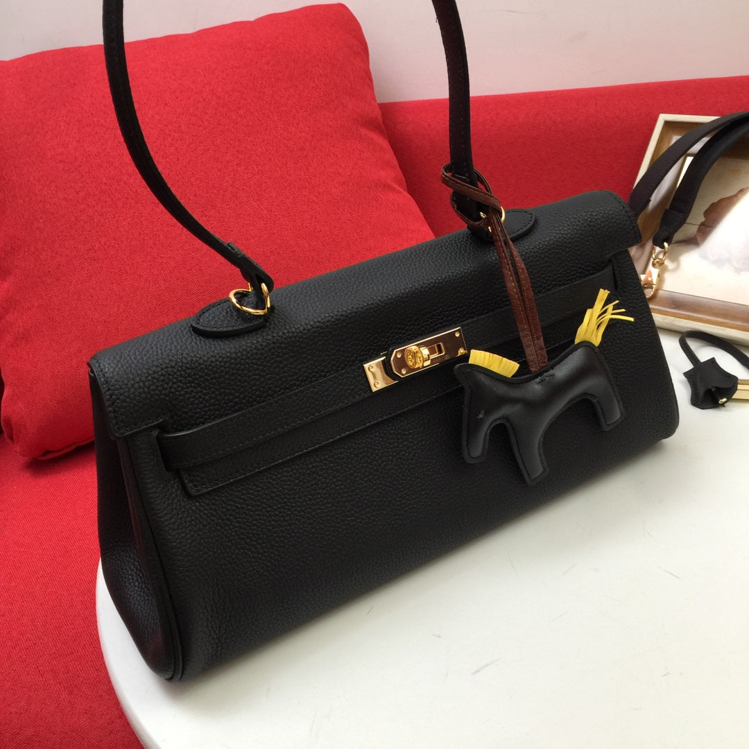 HM SHOULDER BAG 42 BLACK CALFSKIN GOLD BUCKLE