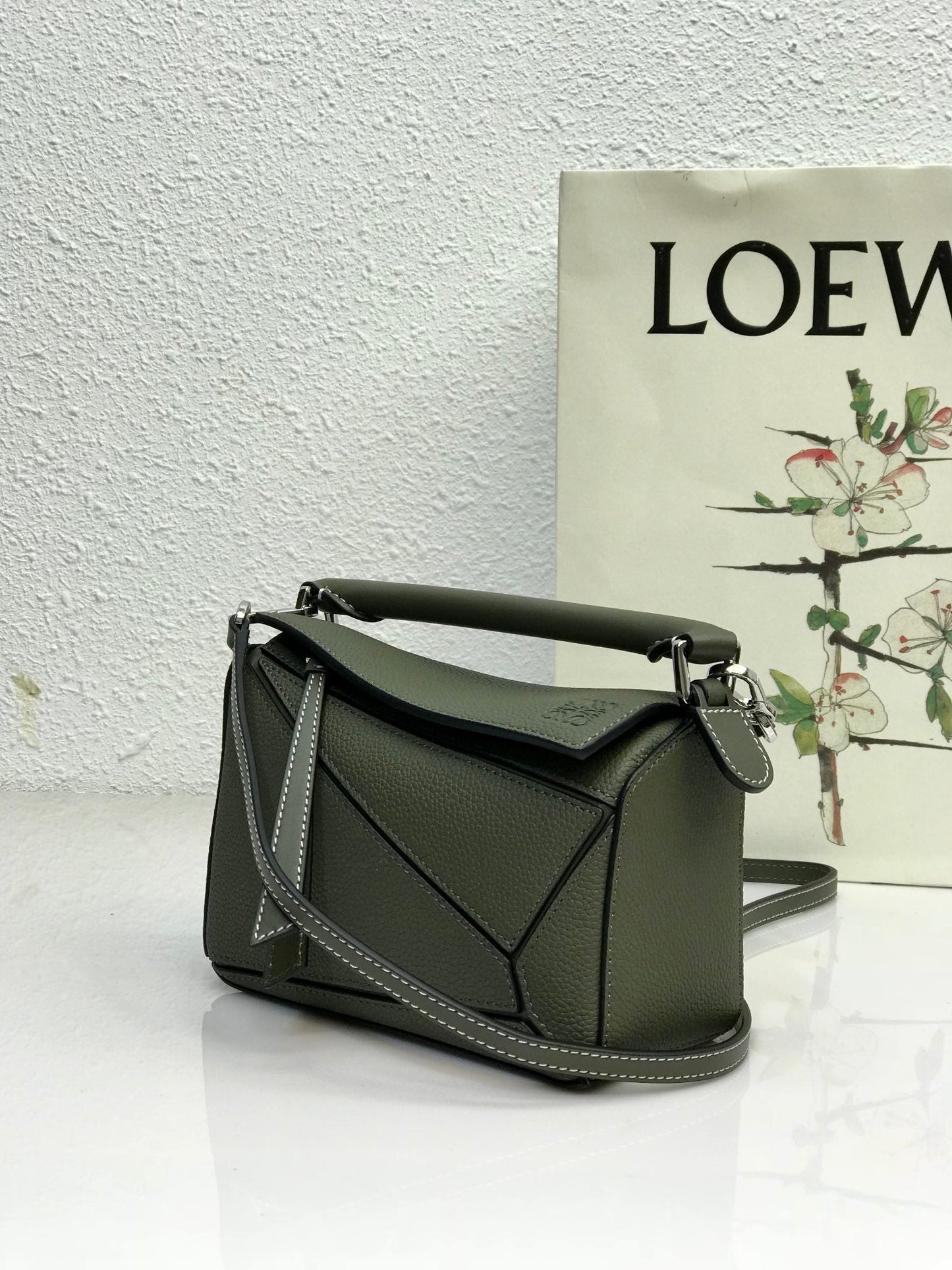 LOE MINI 18 PUZZLE BAG IN JUNIPER GREEN CALFSKIN