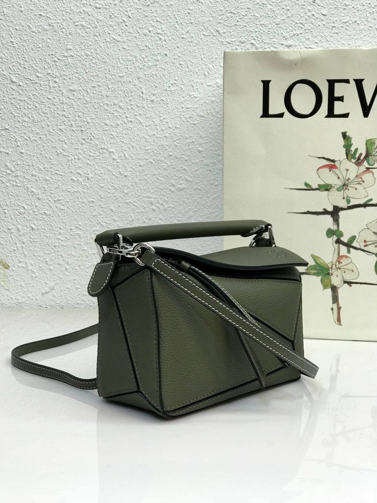 LOE MINI 18 PUZZLE BAG IN JUNIPER GREEN CALFSKIN