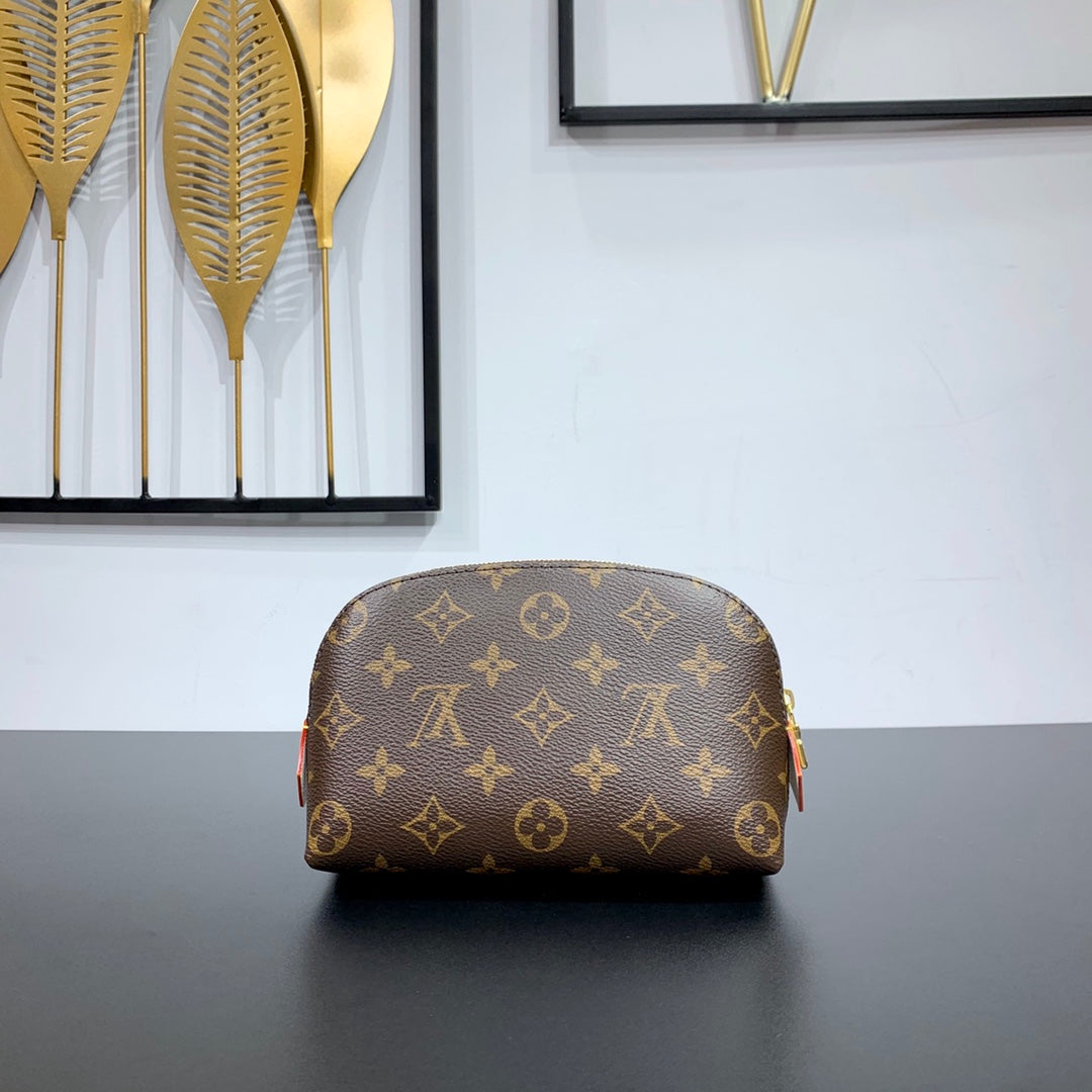 POCHETTE COSMÉTIQUE PM 19 IN BROWN MONOGRAM CANVAS