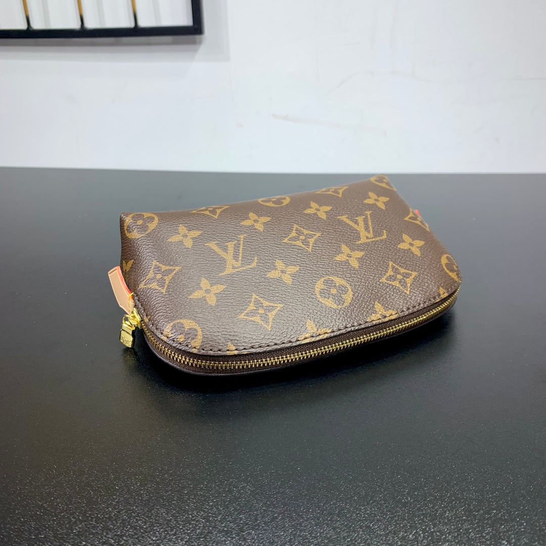 POCHETTE COSMÉTIQUE PM 19 IN BROWN MONOGRAM CANVAS