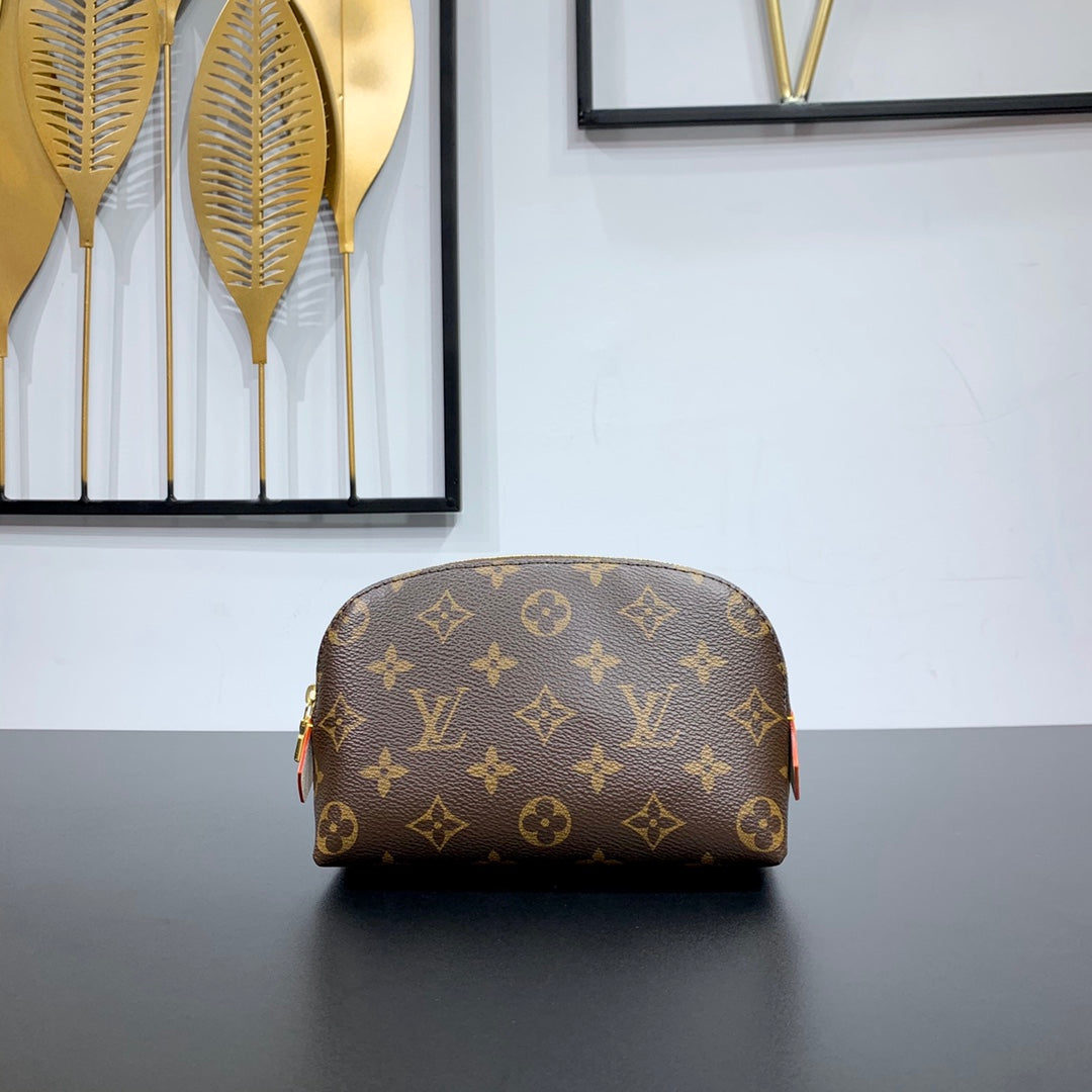 POCHETTE COSMÉTIQUE PM 19 IN BROWN MONOGRAM CANVAS