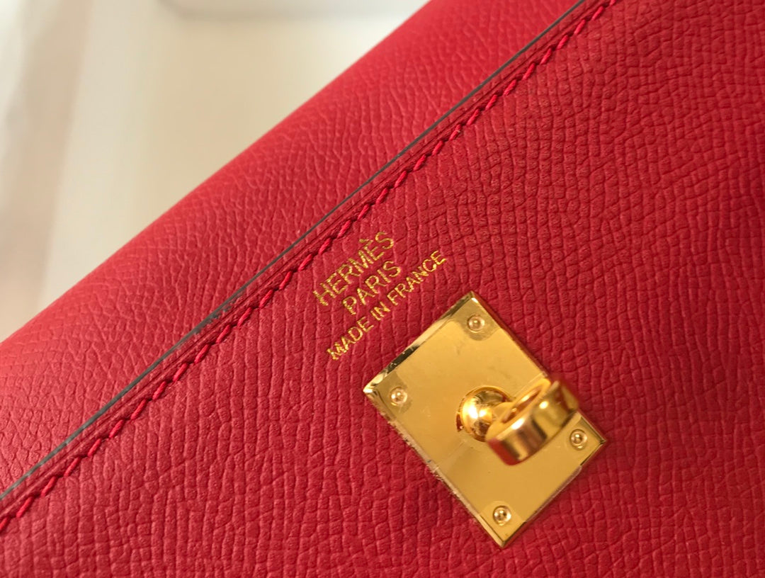 HM KELLY 32CM BAG IN BERRY CALFSKIN GOLD HARDWARE