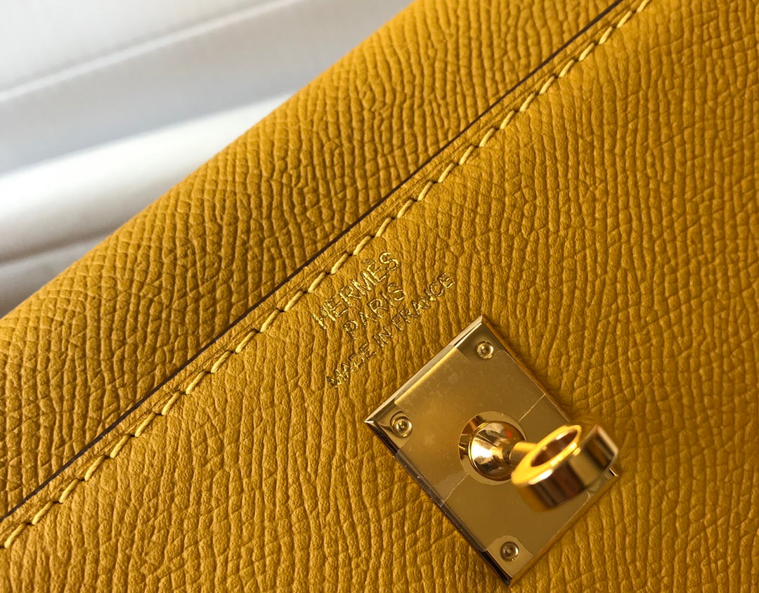 HM KELLY 32CM BAG IN YELLOW CALFSKIN GOLD HARDWARE